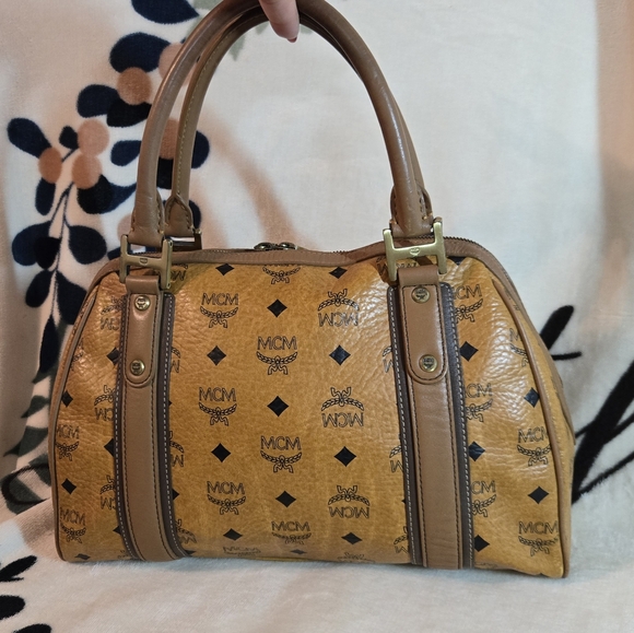 💯 Authentic MCM Cognac Visetos and Leather Top Handle Handbag - Picture 2 of 15